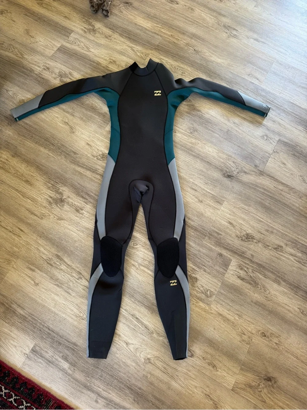 Billabong Neoprene Wetsuit Sleeve in Black, Teal & Light Gray